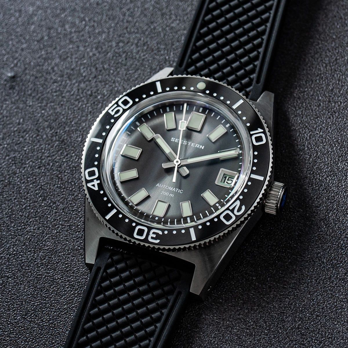 38mm dive watch 2025